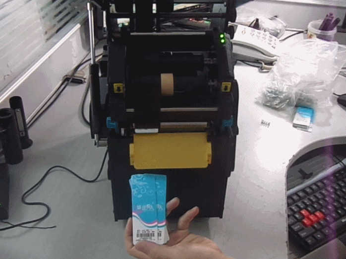 什么是單張卡紙條碼打印機(jī)？與單張吊牌打印機(jī)一樣實(shí)惠嗎？