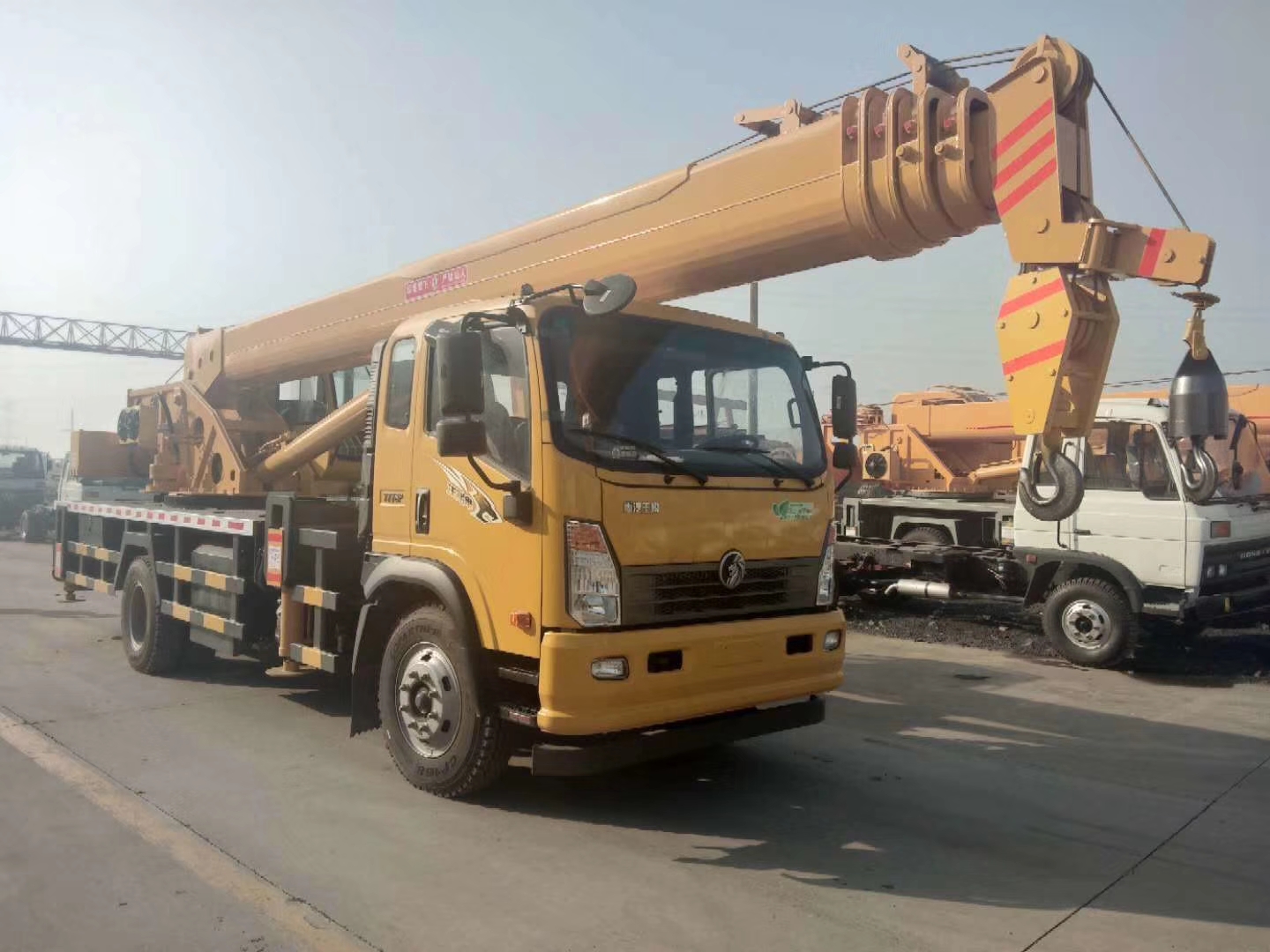 大型吊車圖片
