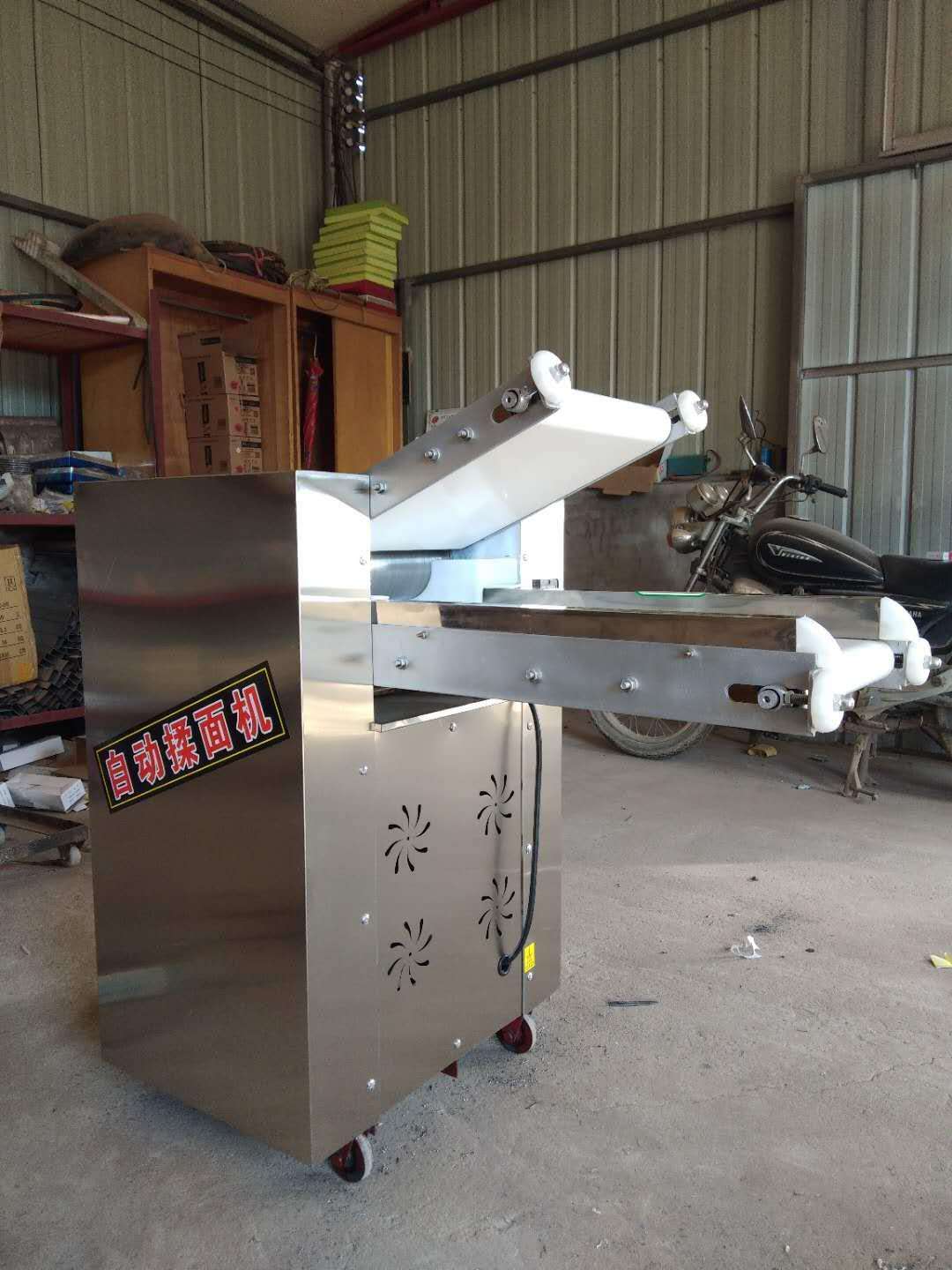 廣州市廠家直銷多功能揉面機(jī)家用小型性能穩(wěn)定揉面機(jī)