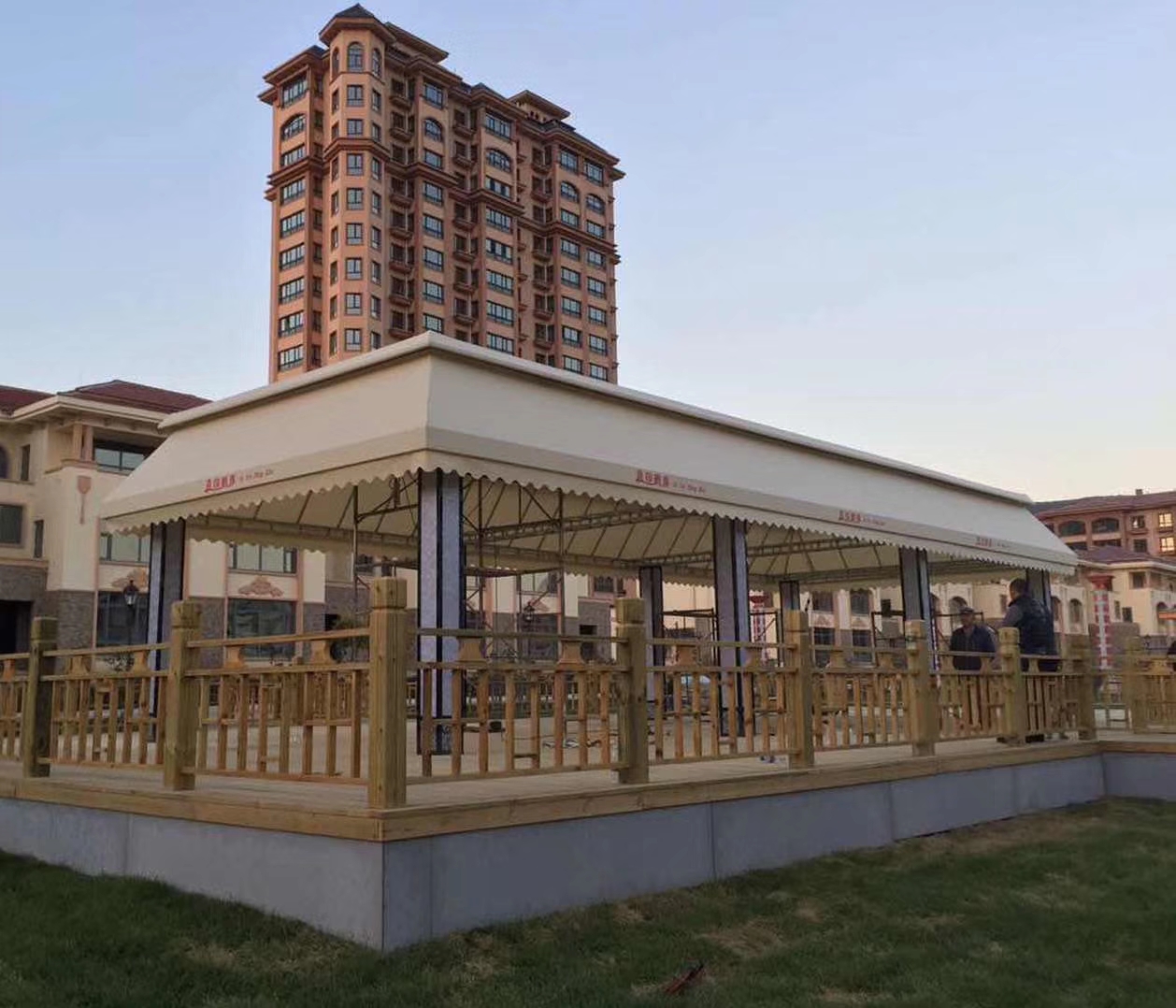 伸縮式遮陽棚雨棚定制價格