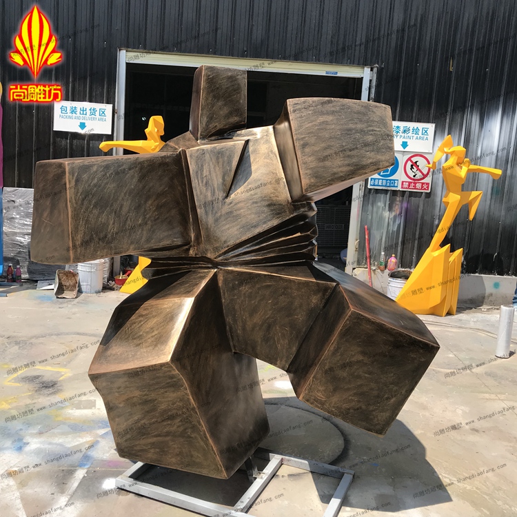 仿銅玻璃鋼太極人物雕塑碧桂園圖片