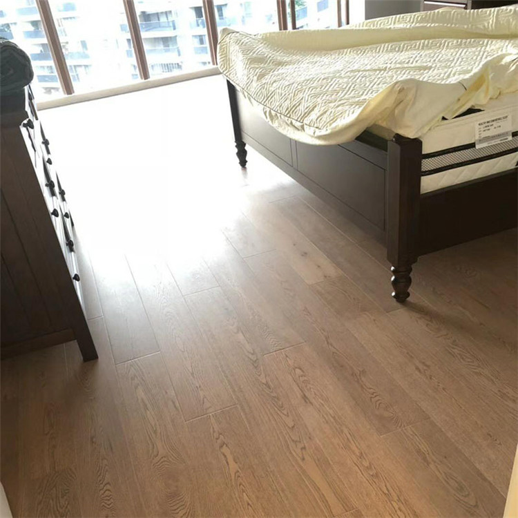 pvc石塑地板價(jià)格圖片