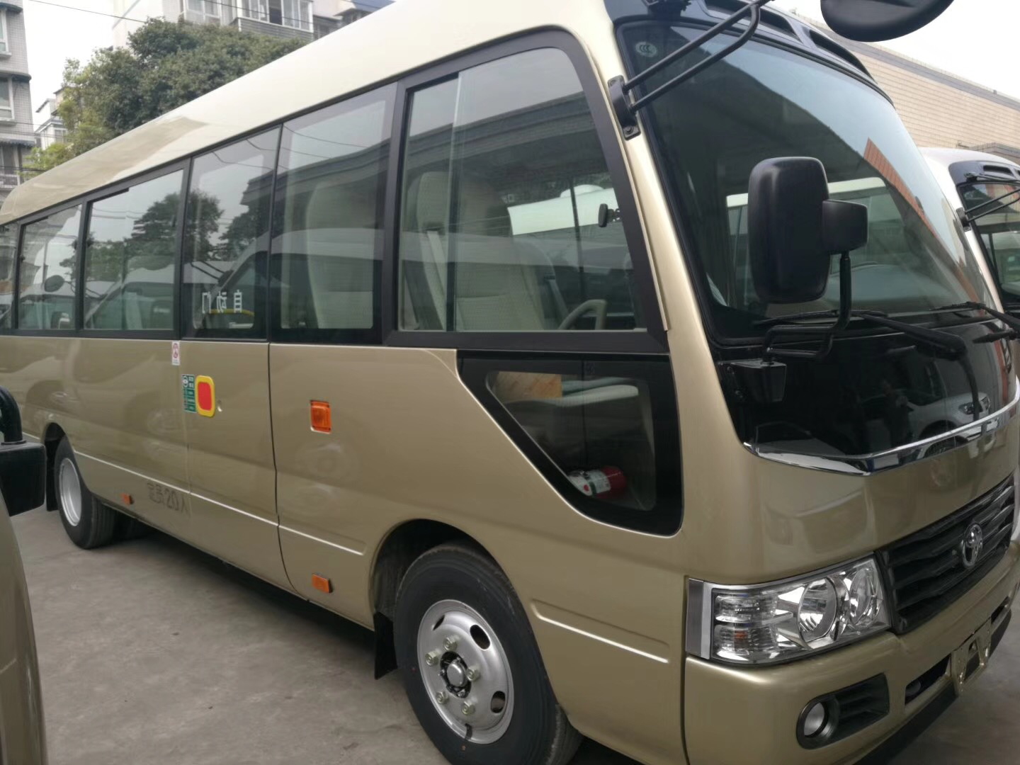 2019成都暢享行汽車豐田考斯特12座改裝廠價格