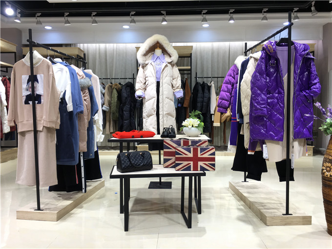 供應(yīng)hellokitty品牌折扣尾貨女裝折扣女裝走份批發(fā)