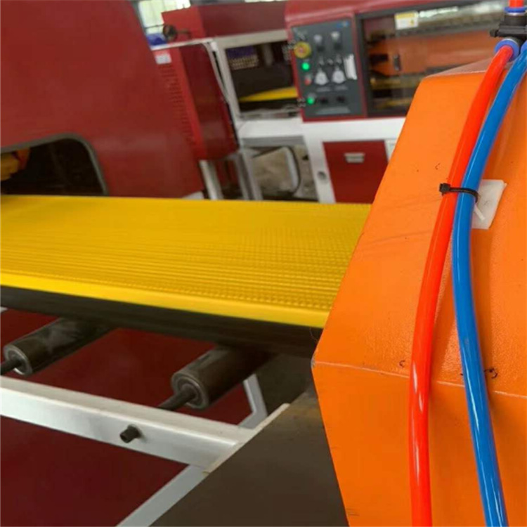 HDPE海洋踏板設(shè)備生產(chǎn)線廠家圖片/HDPE海洋踏板設(shè)備生產(chǎn)線廠家樣板圖 (3)