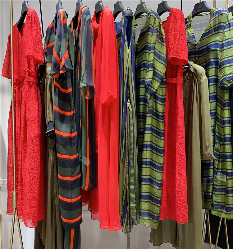 深圳原創(chuàng)設(shè)計師女裝曬谷場19夏圖片