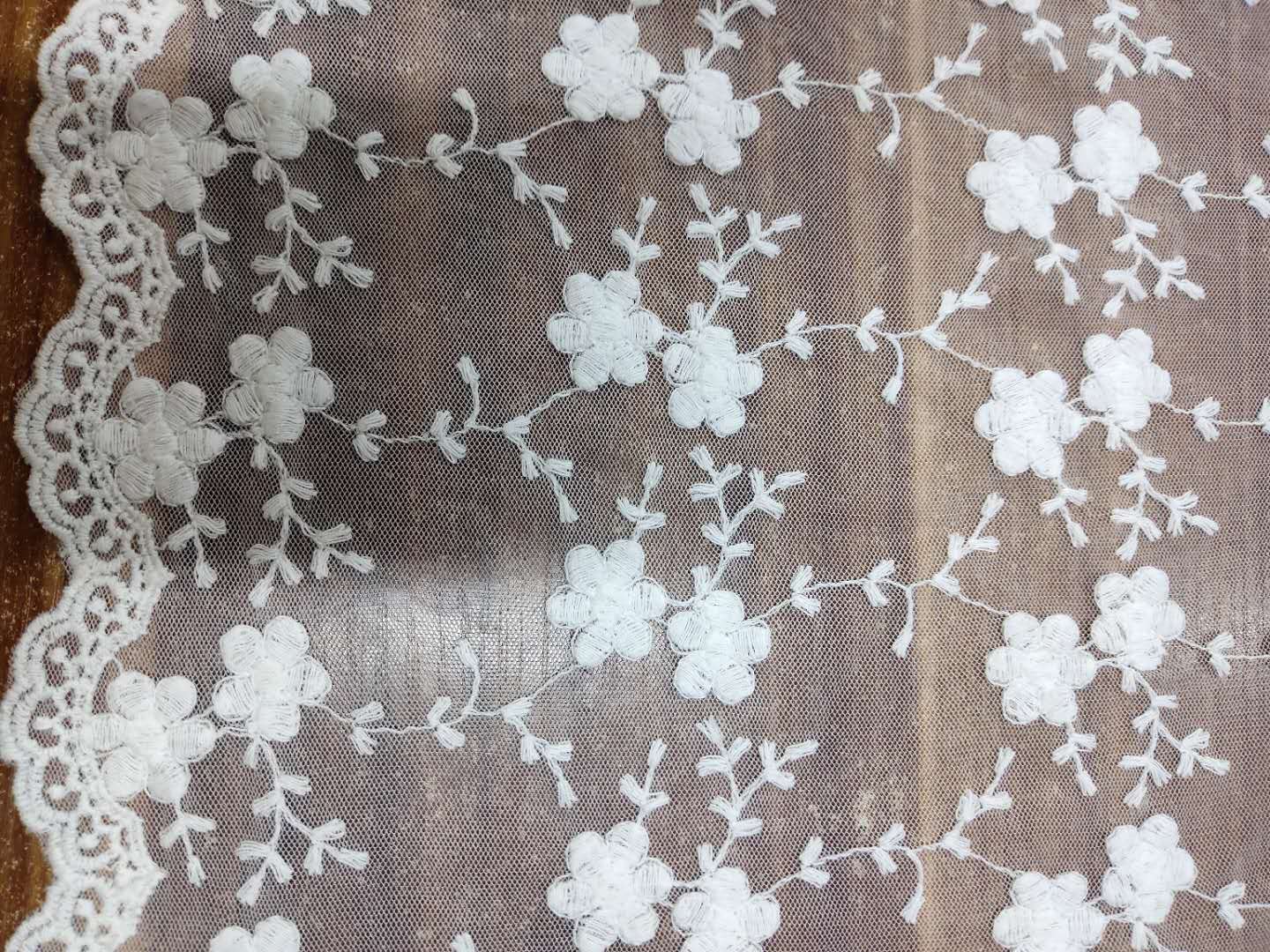 網(wǎng)布花邊刺繡滿幅，服裝花邊刺繡面料