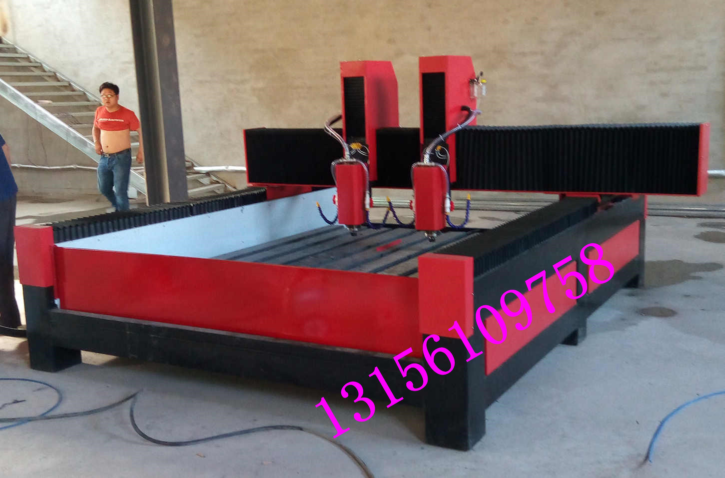 哪家可以專(zhuān)門(mén)定制石材雕刻機(jī)+石獅子雕刻機(jī)多少錢(qián)一臺(tái)