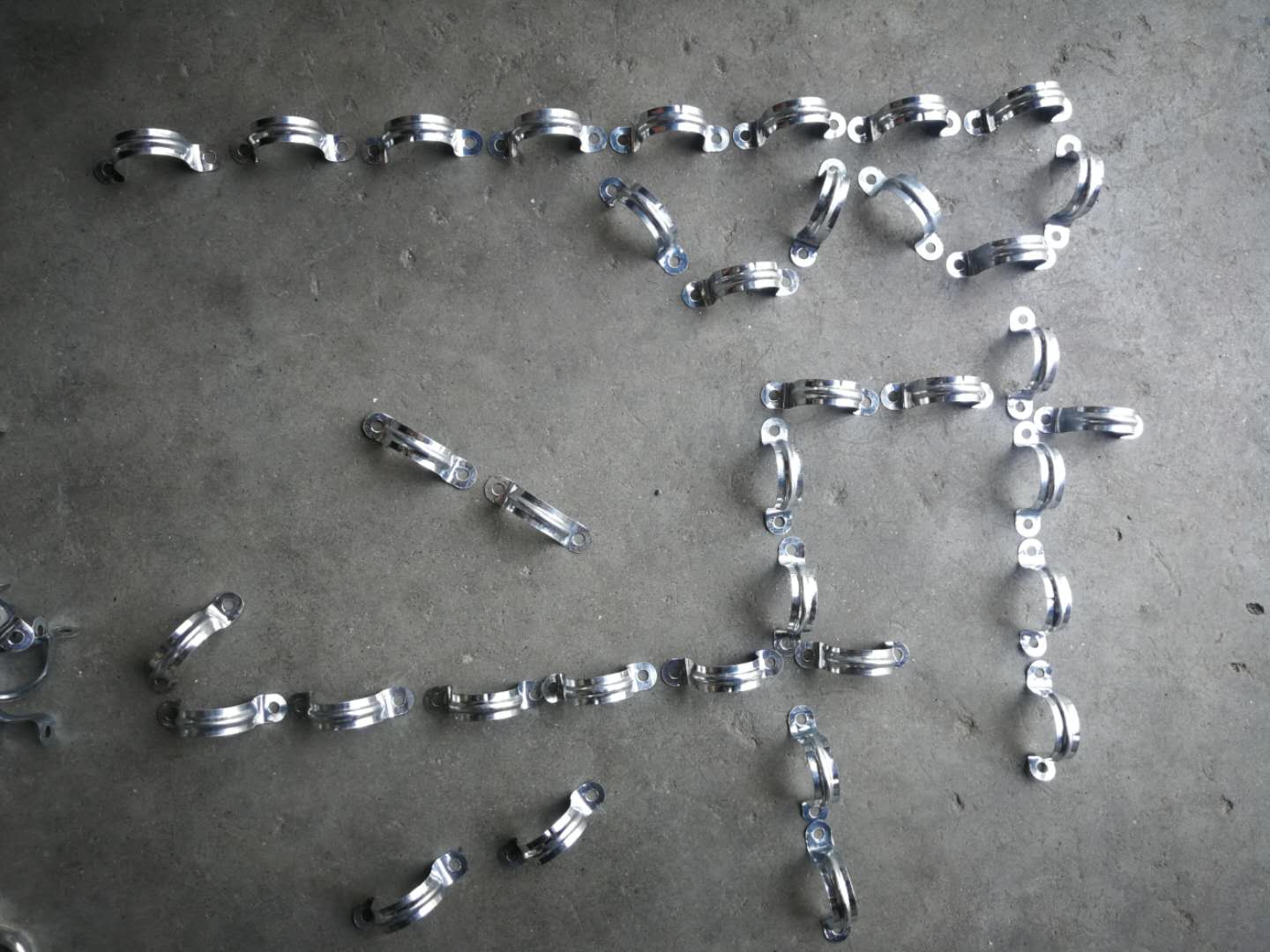 廠家直銷鐵質(zhì)馬鞍卡DN20(4分圖片/廠家直銷鐵質(zhì)馬鞍卡DN20(4分樣板圖 (3)