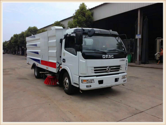 東風(fēng)多利卡洗掃車，東風(fēng)多利卡洗掃車配置，東風(fēng)多利卡多功能掃路車圖片，東風(fēng)多利卡多功能路面掃路車廠家