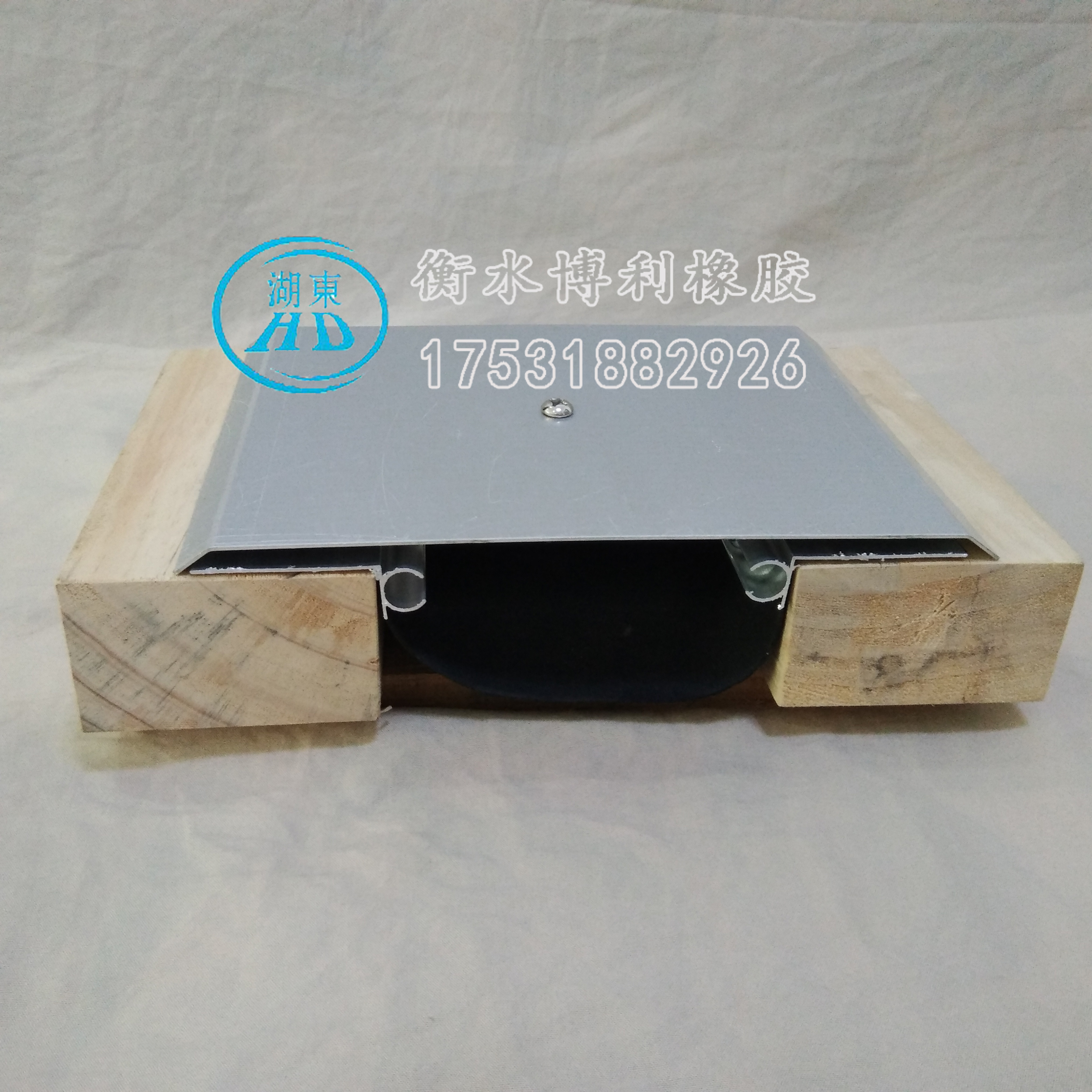 工廠供應(yīng)建筑外墻平面滑竿型變形縫