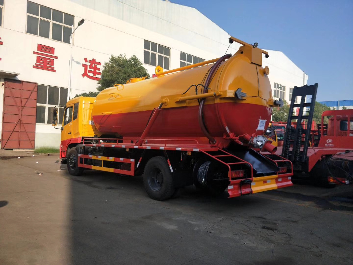 東風(fēng)天錦14方清洗吸污車圖片/東風(fēng)天錦14方清洗吸污車樣板圖 (2)
