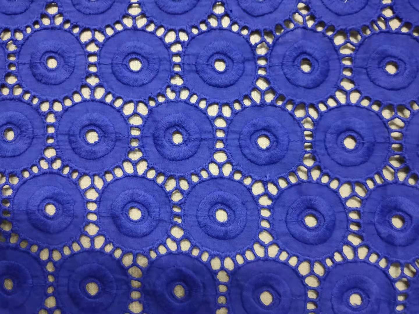 棉布刺繡雕孔鏤空花邊滿幅，花邊刺繡供應(yīng)直銷