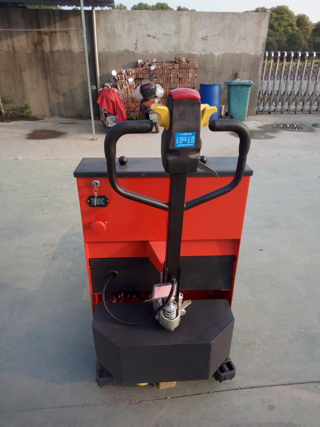 半電動(dòng)非標(biāo)搬運(yùn)車(chē)圖片/半電動(dòng)非標(biāo)搬運(yùn)車(chē)樣板圖 (2)