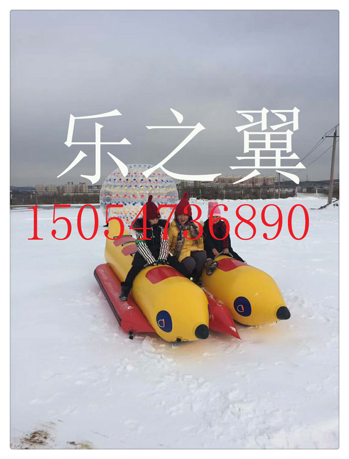 海上 雪地游樂項(xiàng)目 黃色的充氣船 大人小孩都能玩的香蕉船 氣墊船 廠家現(xiàn)貨供應(yīng)