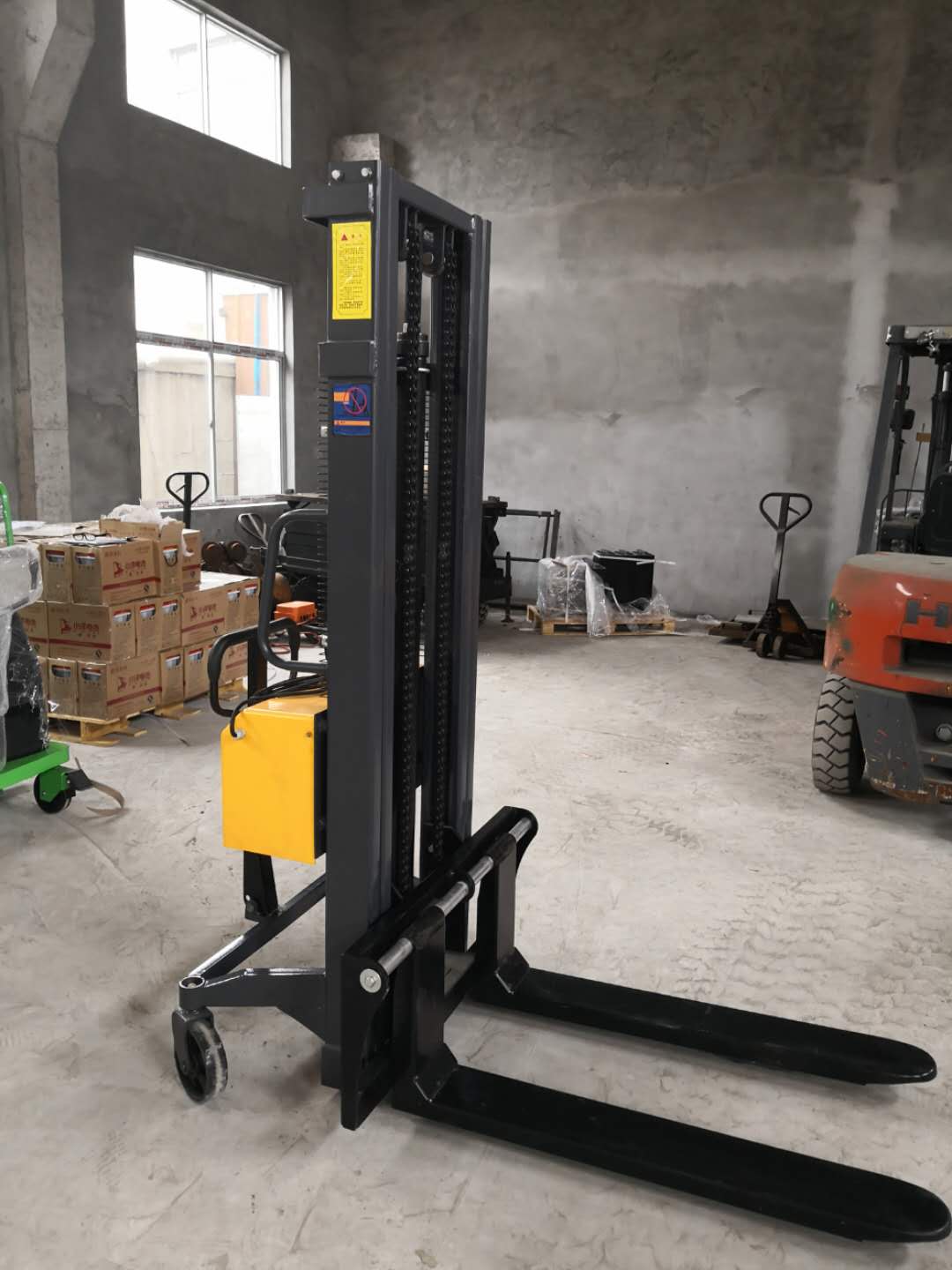 插電式電動堆高車圖片/插電式電動堆高車樣板圖 (2)