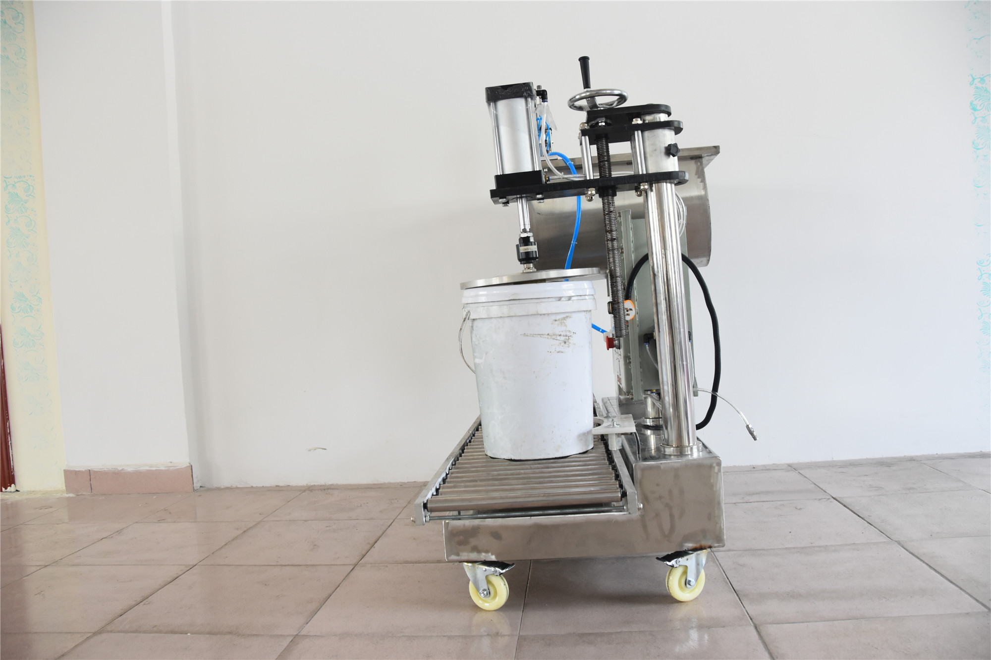 XSH-D12斗式灌裝機(jī)圖片/XSH-D12斗式灌裝機(jī)樣板圖 (4)