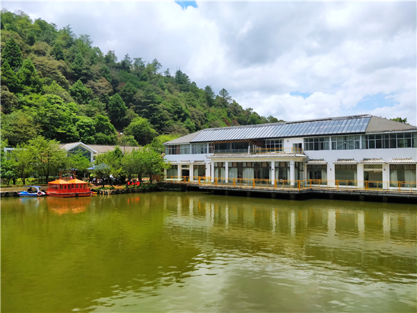 昆明周边适合举办企业年会的度假山庄推荐二龙湖民俗旅游度假村图片