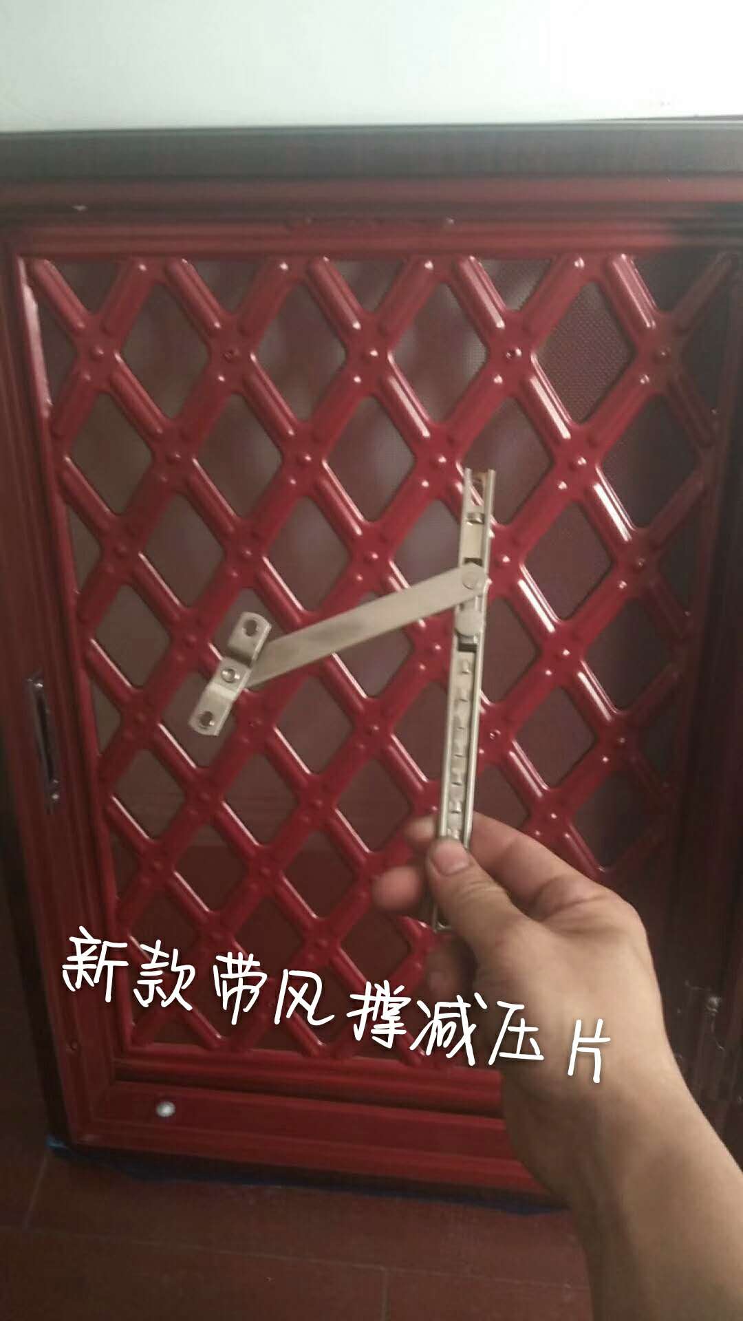 济南市54X65棕色菱形通风窗厂家四季达棕色菱形防盗门加装通风窗  54X65棕色菱形通风窗