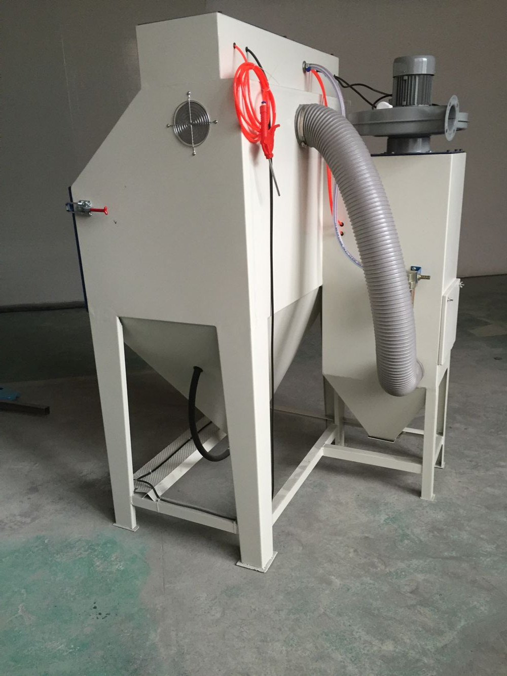 襄樊威騰家具處理9060噴砂機(jī)圖片