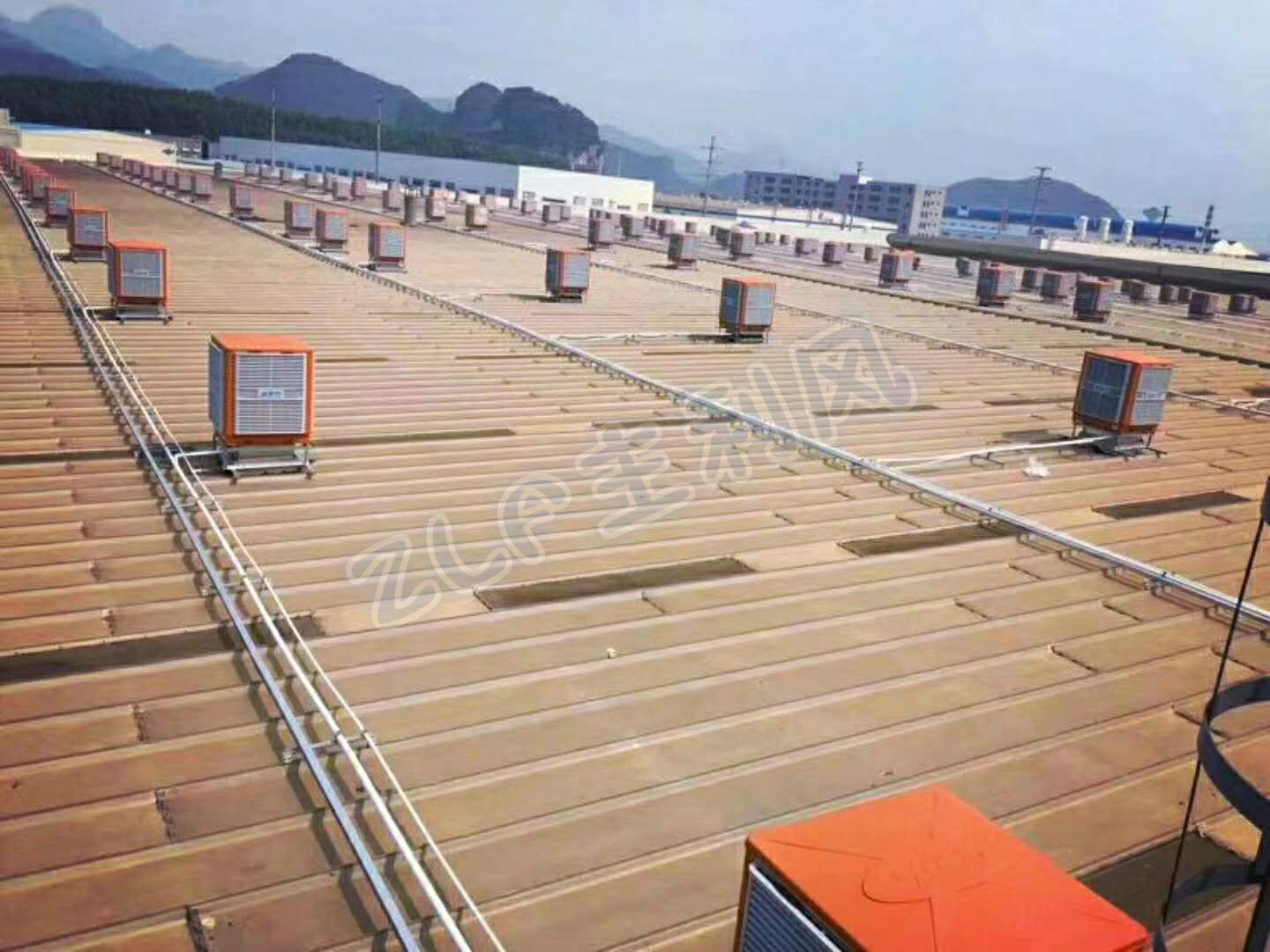 夏季高溫，廠房車間該如何通風(fēng)降溫圖片