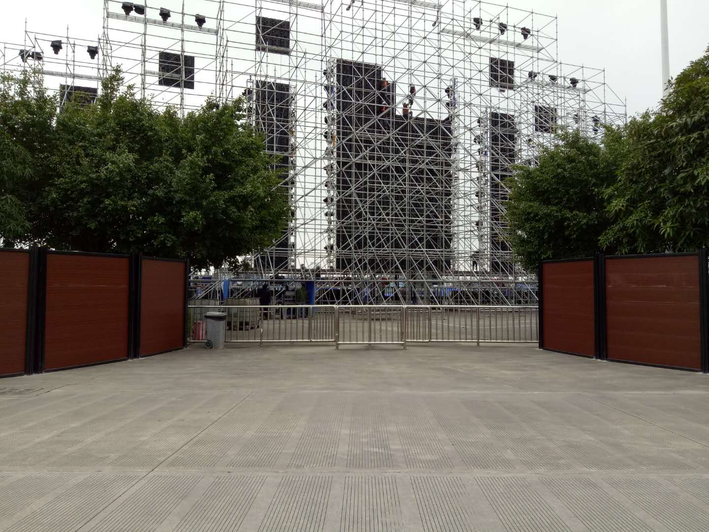 2019年*爆的賺錢生意——進駐木塑行業(yè)！ 木塑產(chǎn)品