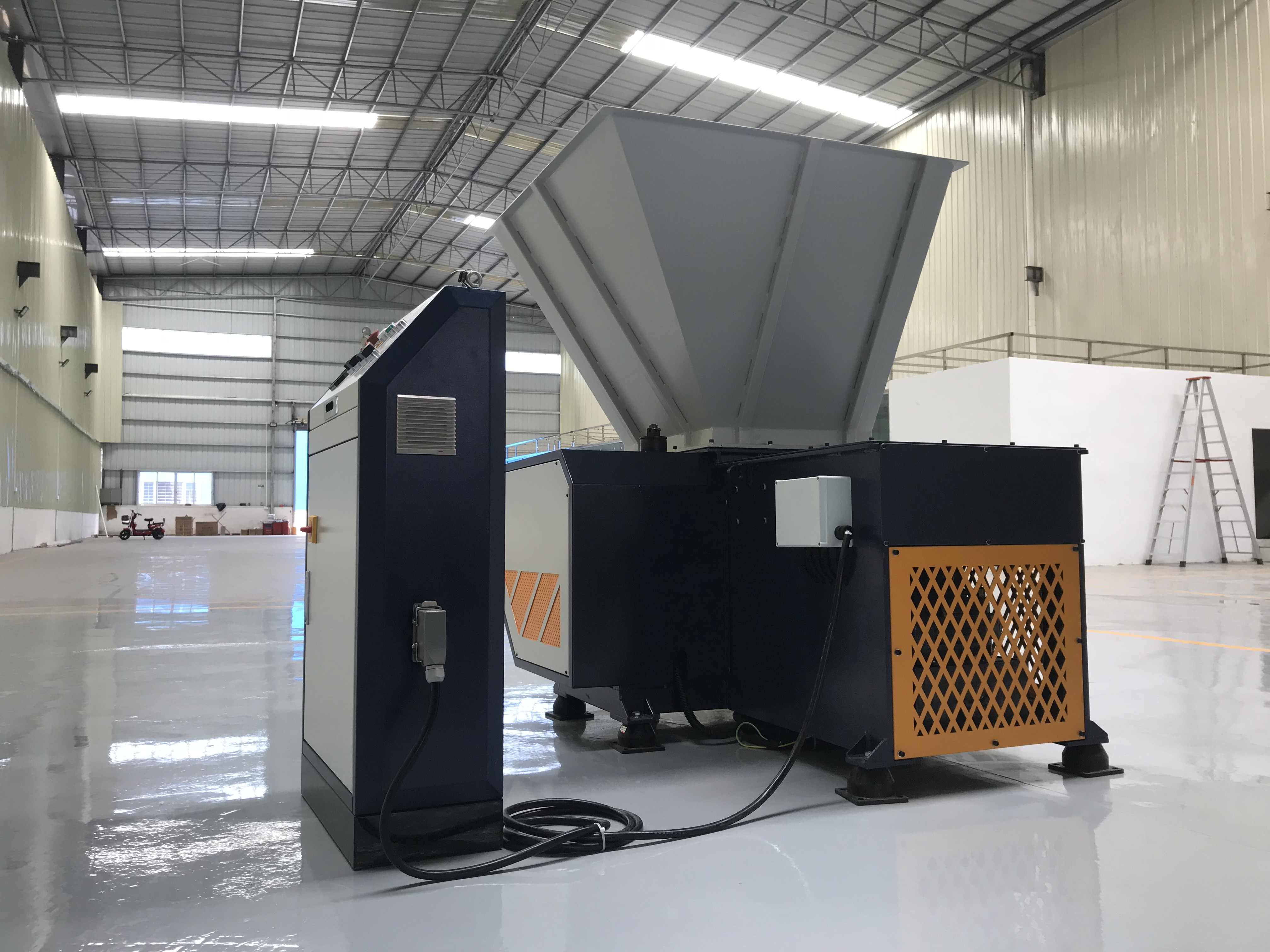 塑料木材撕碎機(jī)_廣東佛山塑料木材撕碎機(jī)廠家_【佛山市岡力環(huán)保科技有限公司】