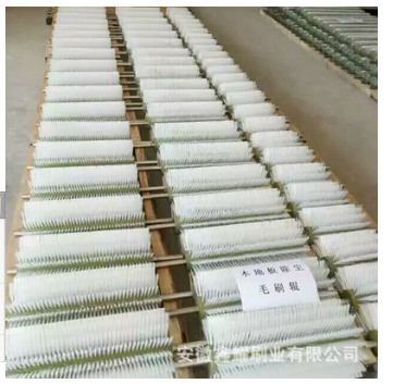 木地板除塵毛刷輥價(jià)格 直銷各類非標(biāo)工業(yè)用毛刷輥 機(jī)械尼龍絲毛刷輥廠家 現(xiàn)貨