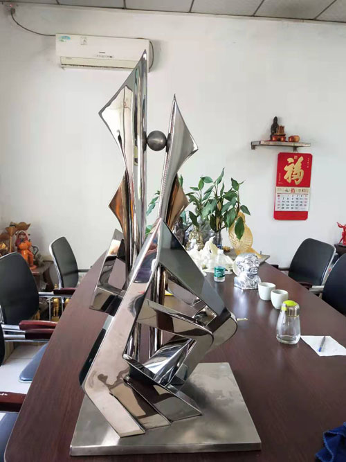 不銹鋼、玻璃鋼、鑄銅雕塑圖片