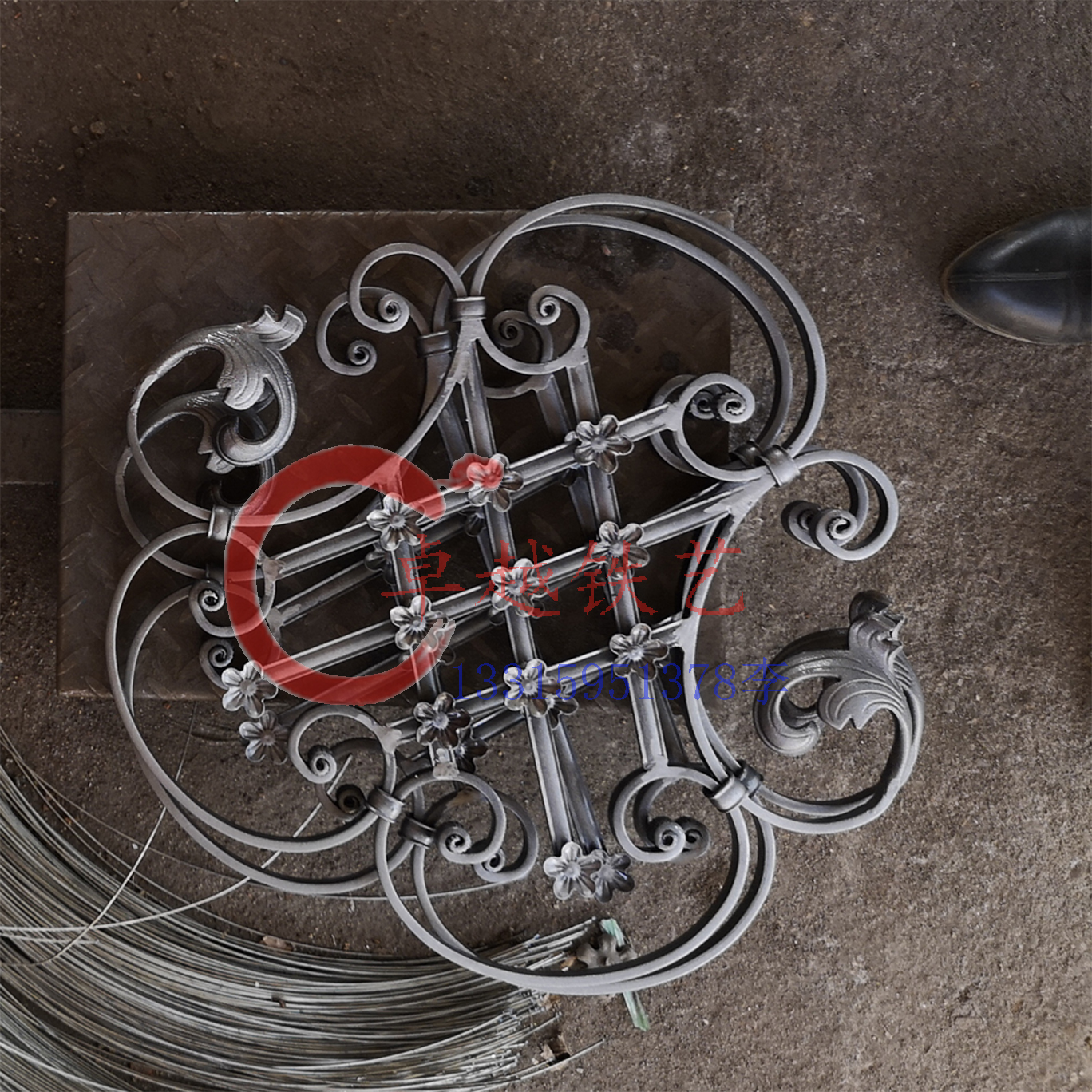 廠家供應(yīng)鐵藝大門(mén)、護(hù)欄、樓梯花件圖片/廠家供應(yīng)鐵藝大門(mén)、護(hù)欄、樓梯花件樣板圖 (2)