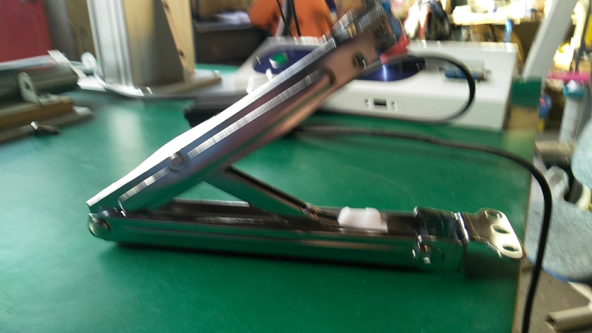 高檔學習桌阻尼器圖片