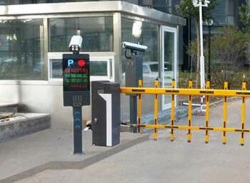 智能小區(qū)停車場升降桿車牌識別收費系統(tǒng)高路電動遙控直桿道閘