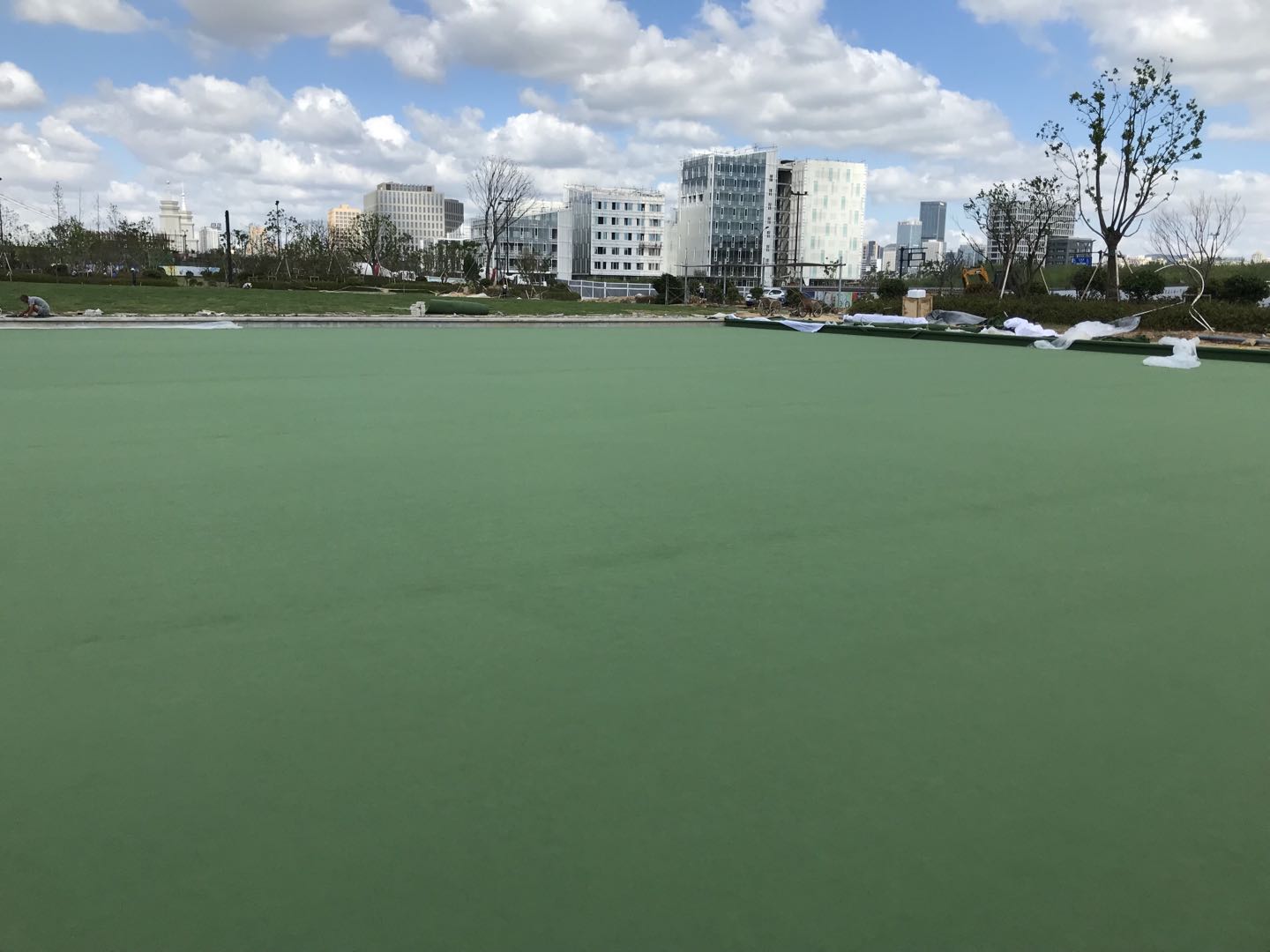 萊寶體育草地?cái)S球場地鋪設(shè)材料圖片