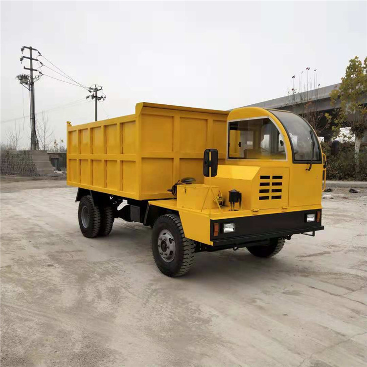 自卸翻斗拖拉機(jī)圖片