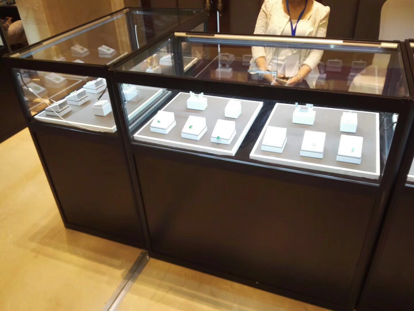 展柜型材展架球宝玻璃展柜厂家图片