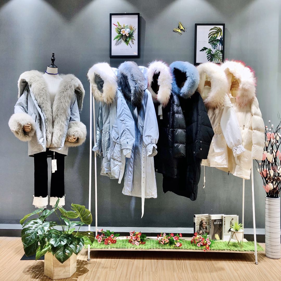 廣州軒韻服飾長期供應(yīng)雪羅拉羽絨服品牌折扣 女裝一手貨源批發(fā)走份
