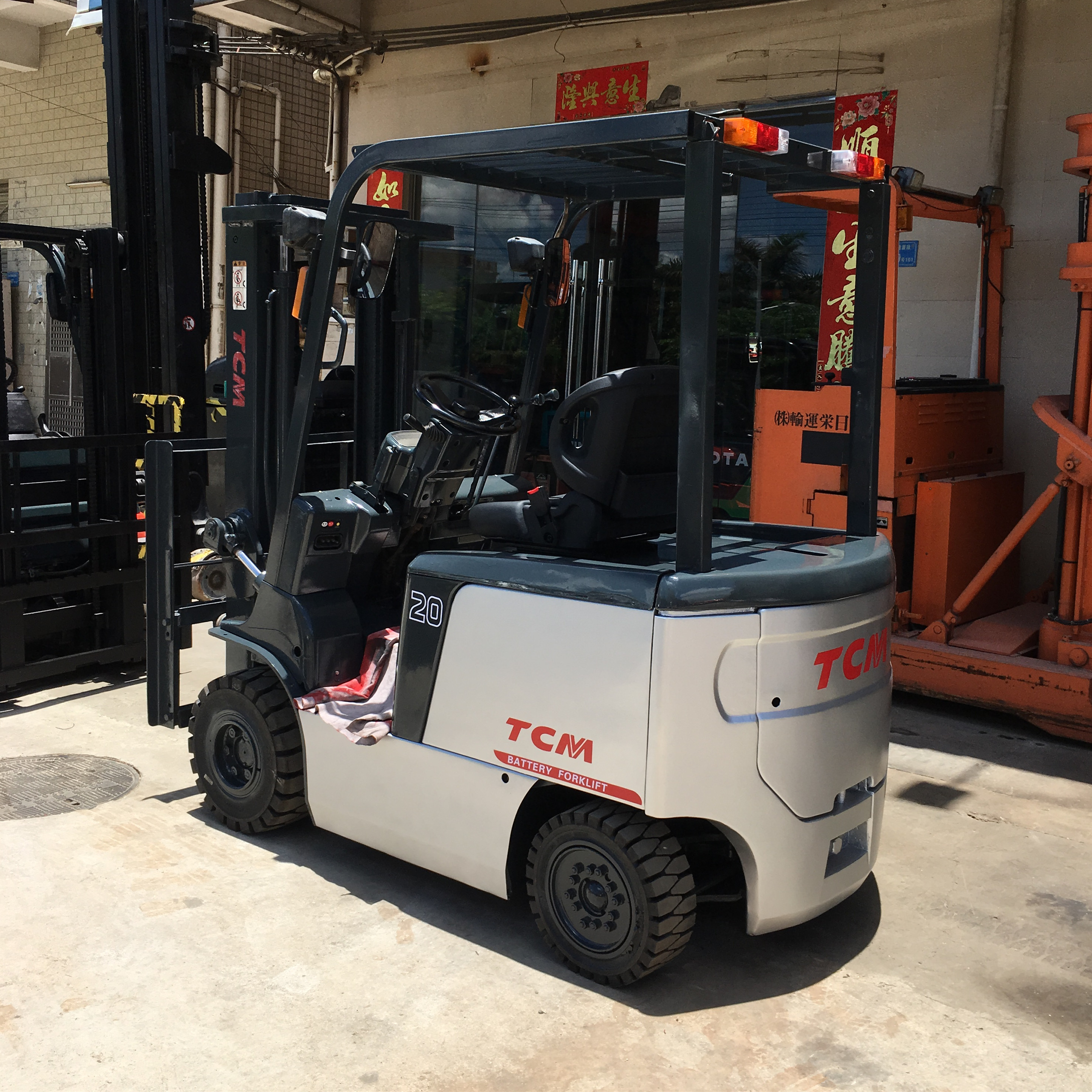 2噸TCM電動(dòng)叉車圖片