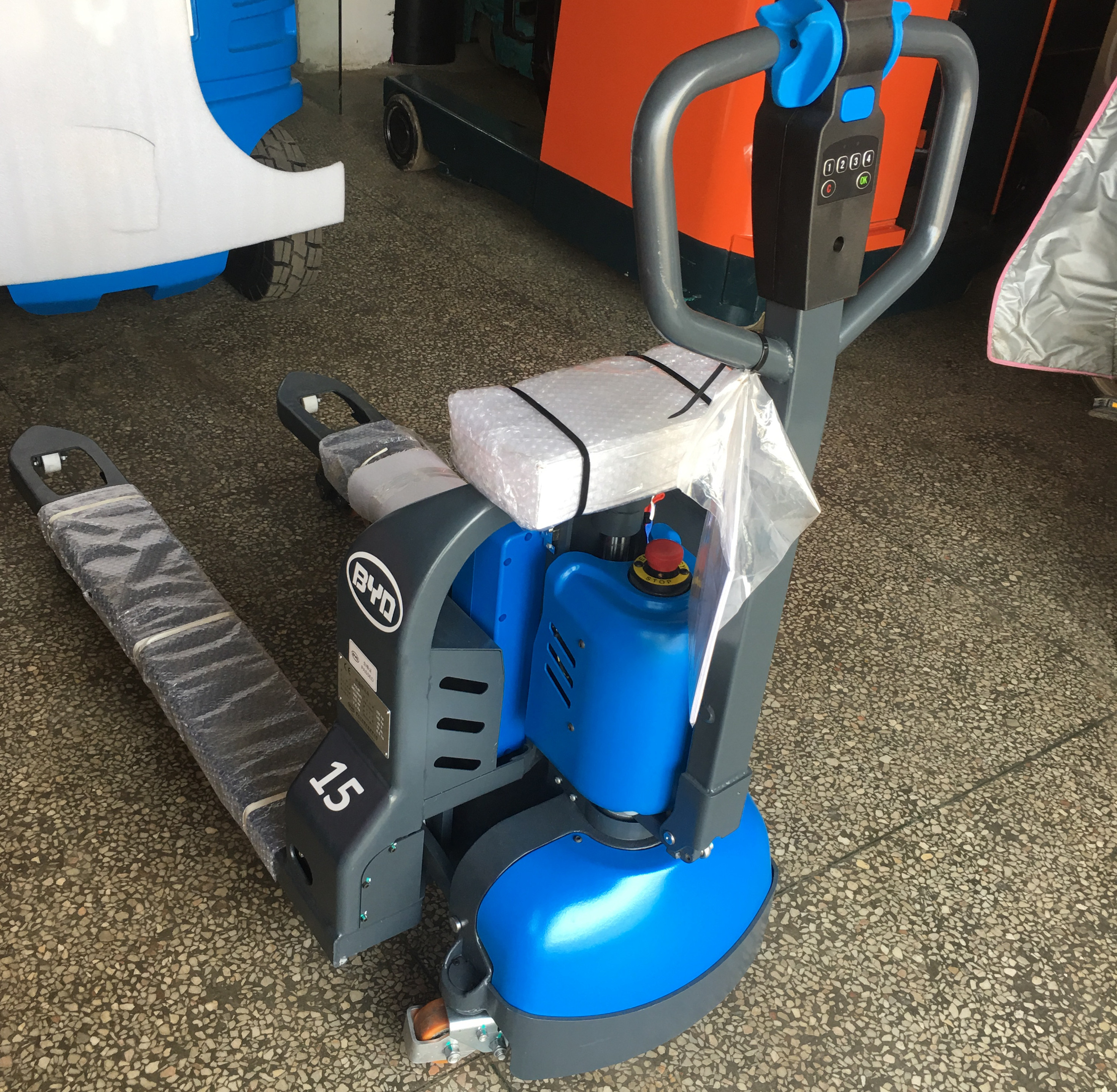 【比亞迪品牌】藍(lán)蟻電動(dòng)搬運(yùn)車 新能源叉車-廣州市增城能行電動(dòng)叉車經(jīng)營部 步行式托盤車