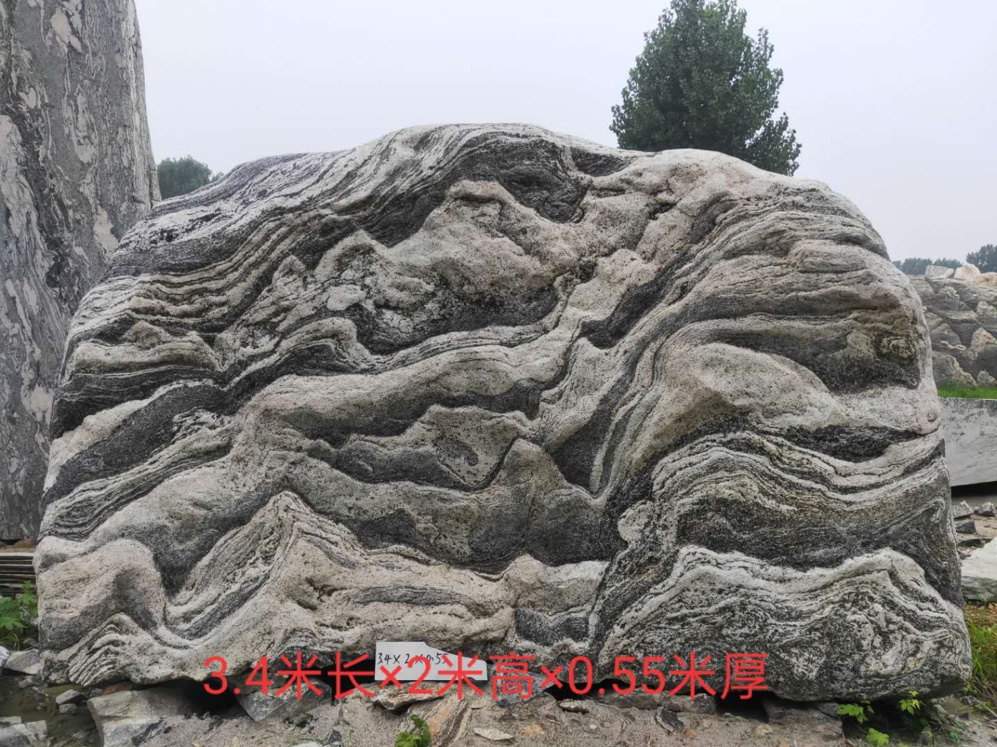 中型风景石图片