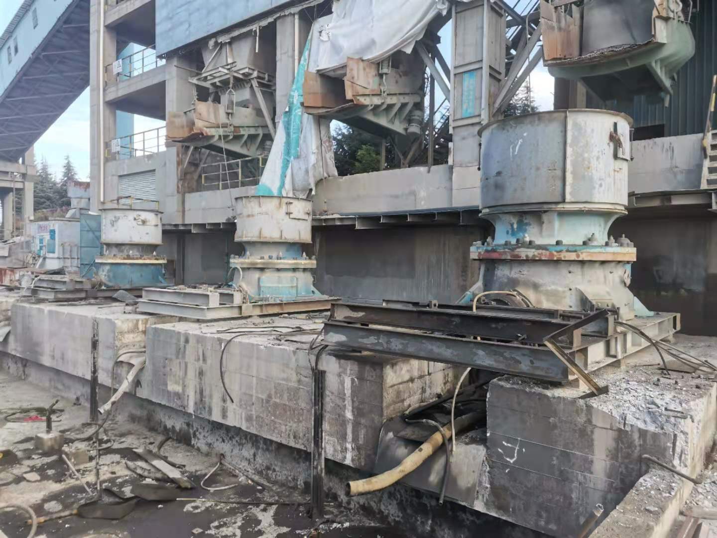 圓錐破碎機(jī)圖片/圓錐破碎機(jī)樣板圖 (2)