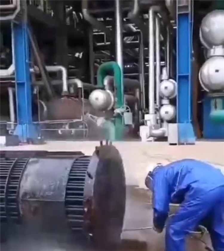 凝汽器清洗 山東鑫盈機(jī)械清洗公司