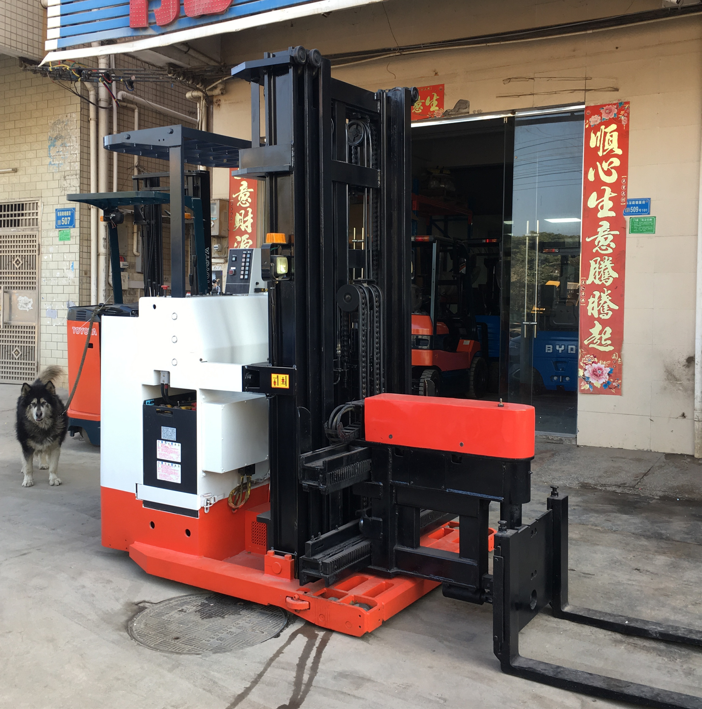 高位貨架窄通道用叉車(chē)圖片/高位貨架窄通道用叉車(chē)樣板圖 (3)