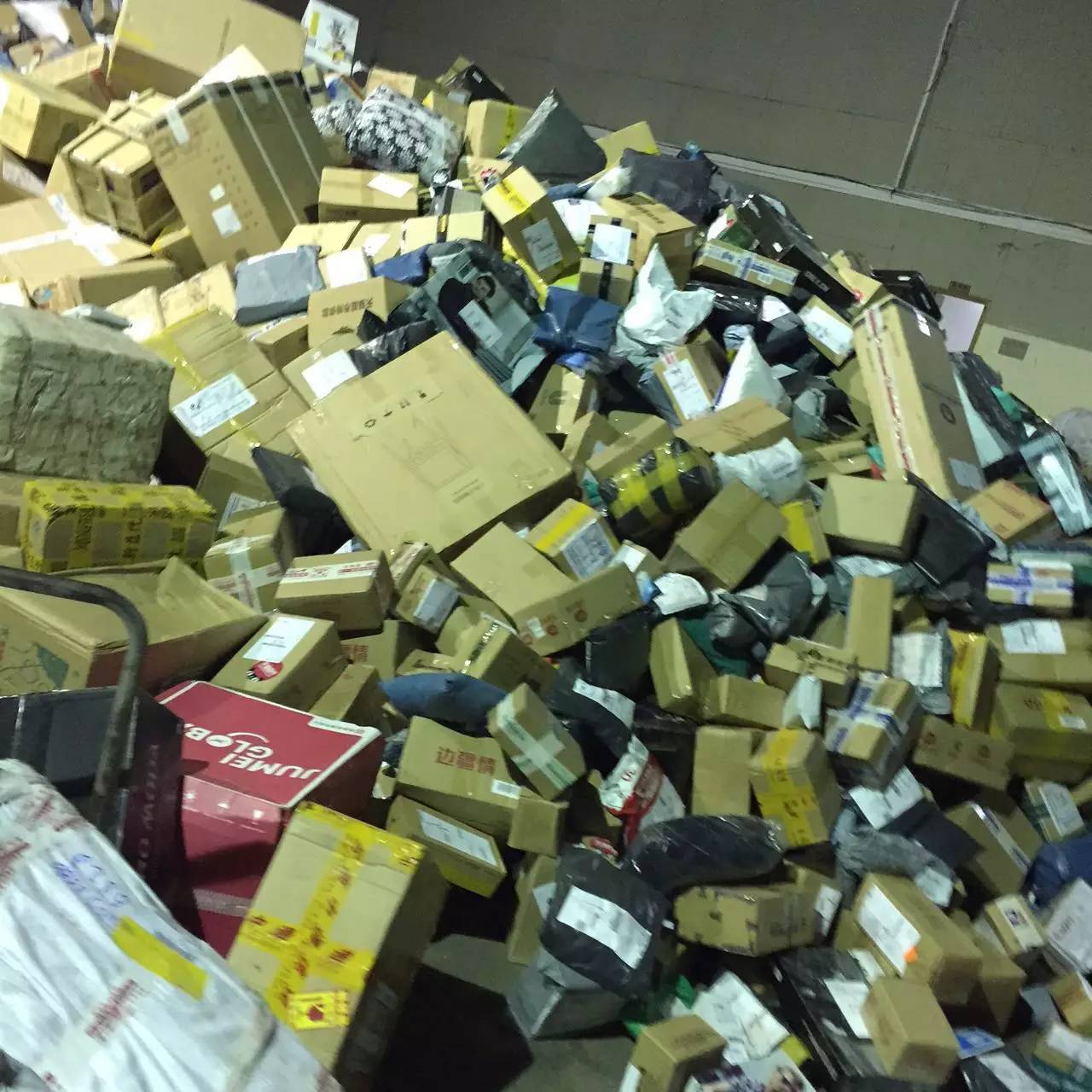 上海浦東新區(qū)倉(cāng)庫(kù)積壓回收電話    上海廢舊電纜回收商