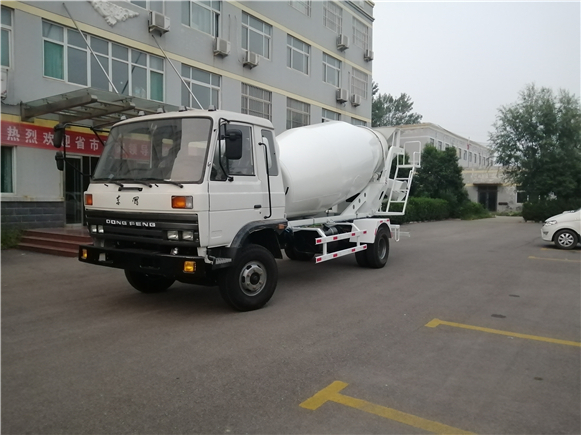 東風(fēng)3方小型混凝土攪拌車