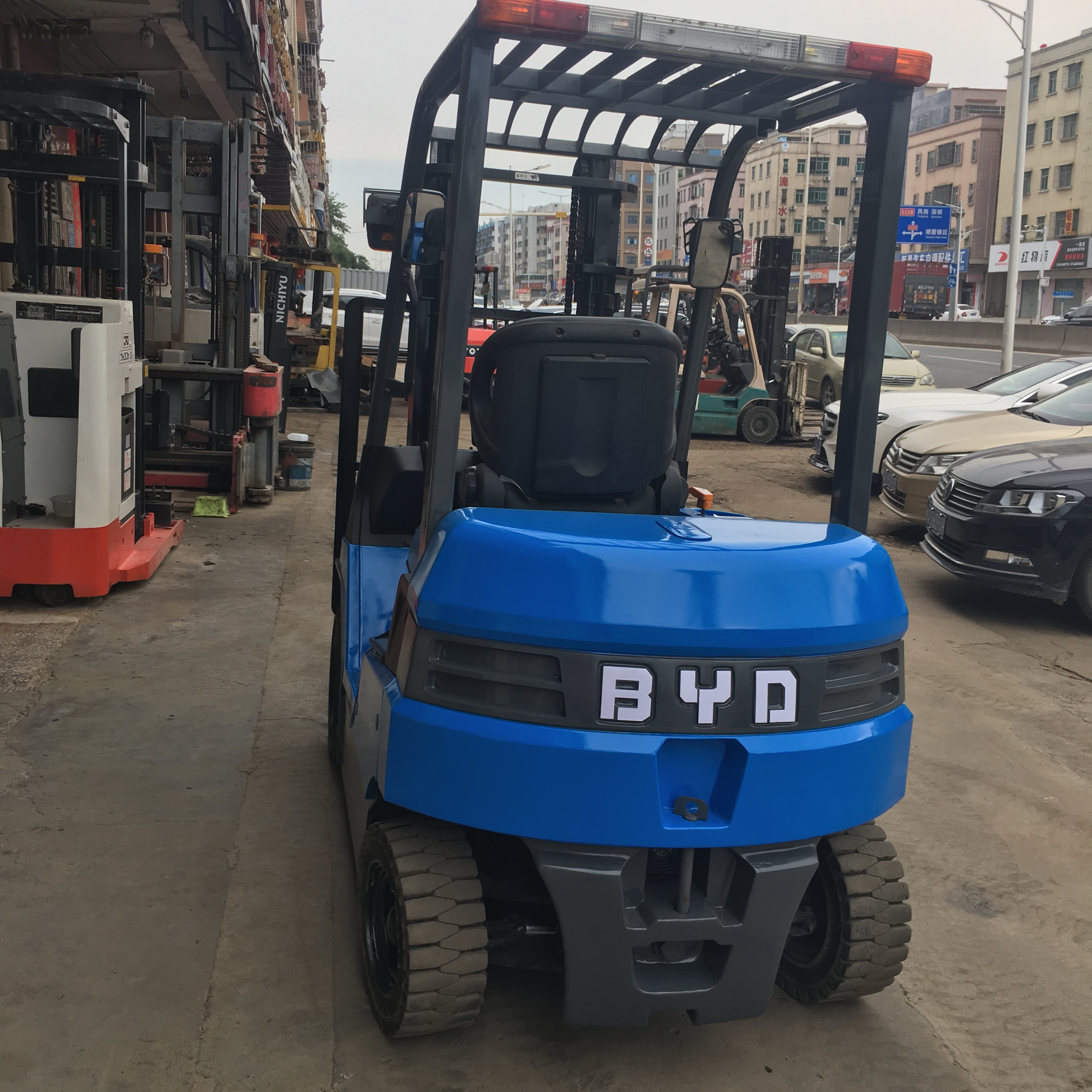 二手2噸鋰電池叉車比亞迪叉車圖片/二手2噸鋰電池叉車比亞迪叉車樣板圖 (2)
