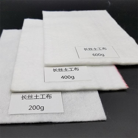200g長絲土工布隔離防護(hù)加筋長絲土工布廠家聚酯土工布山東批發(fā) 200g長絲土工布廠家