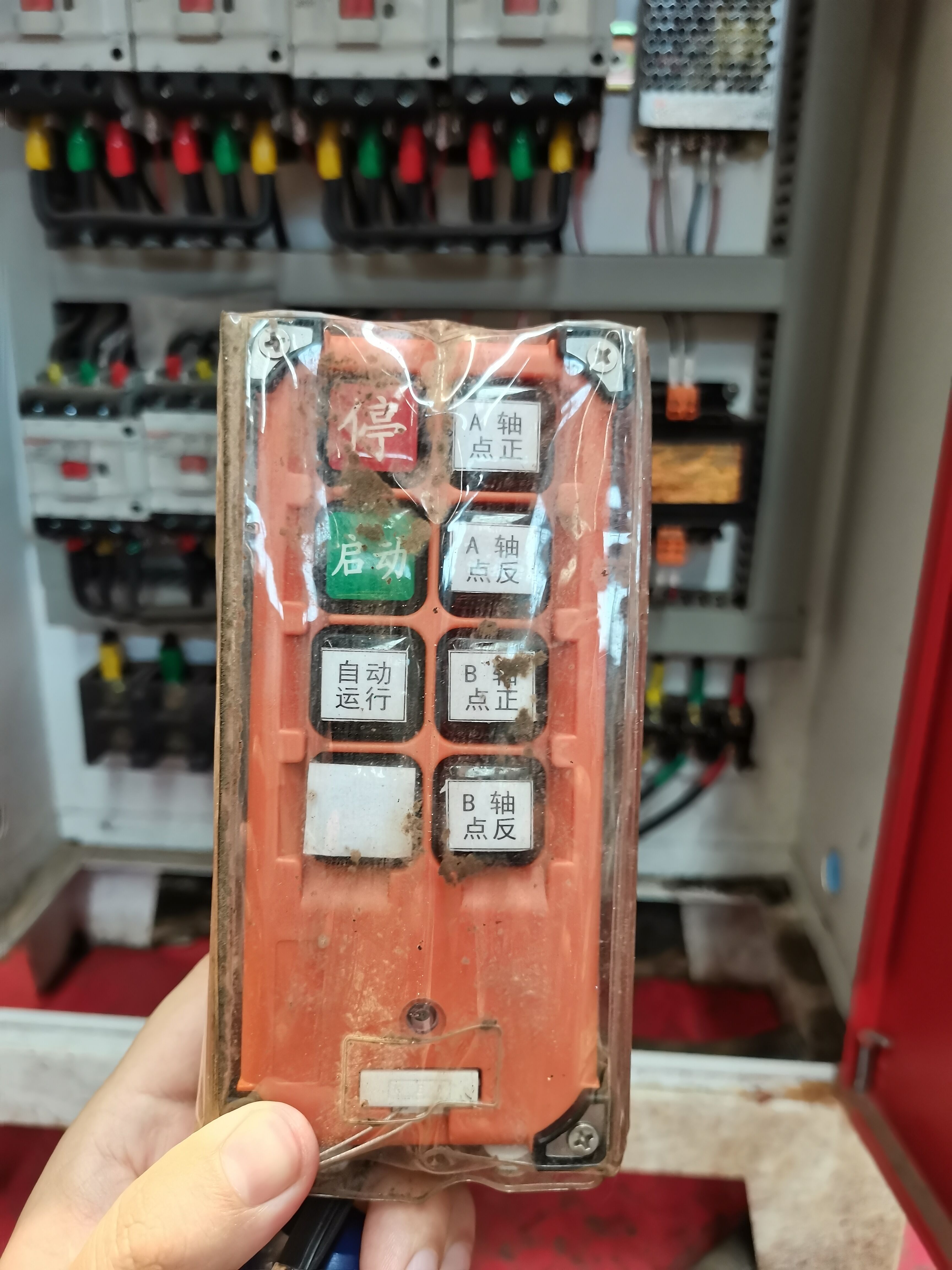出售二手鐵銷碎機1000型配2臺4級45kw電機7.5萬