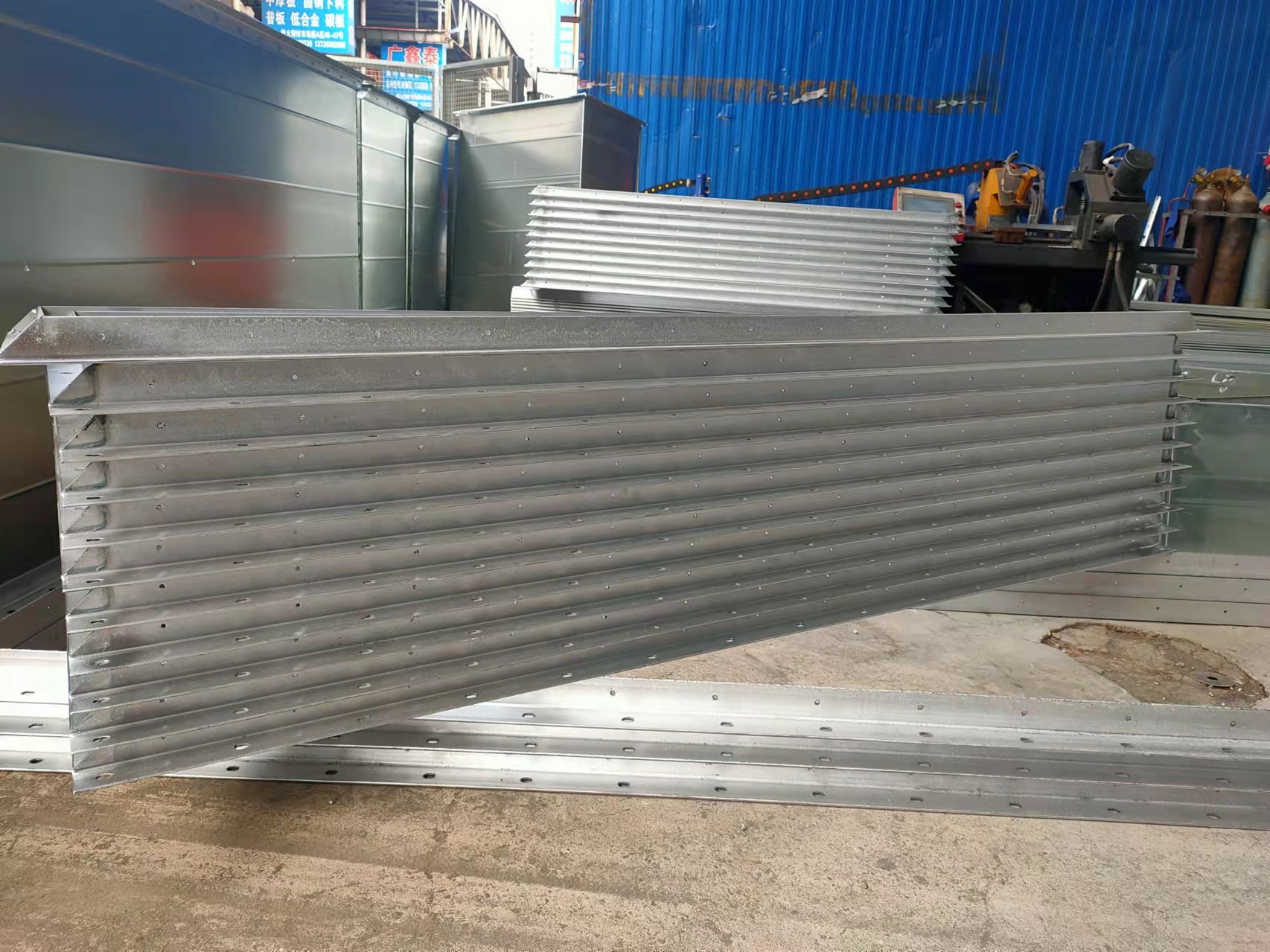 大口徑方形角鐵法蘭鍍鋅角鋼不銹碳鋼焊接法蘭風(fēng)管連接器定制規(guī)格 大口徑方形角鐵廠家