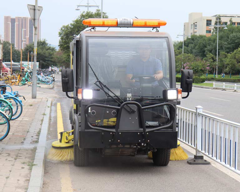 电动扫地车 清扫厂家 多功能电动扫地车济南百易图片