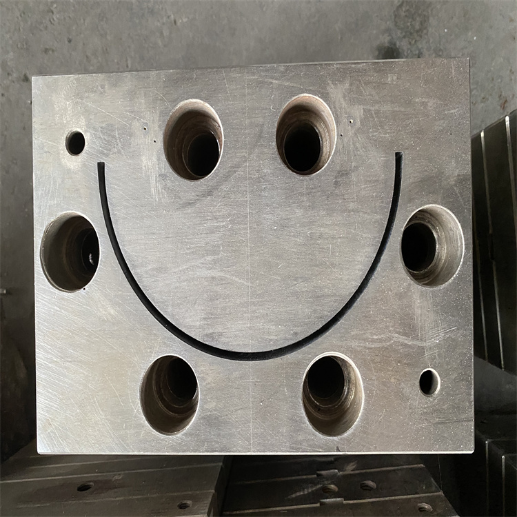 塑料擠出模具設計規(guī)則及步驟